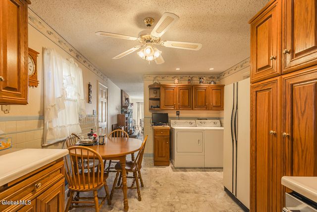 32 W 12th Avenue, Gloversville, NY 12078