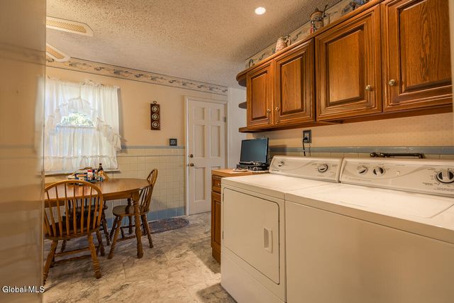 32 W 12th Avenue, Gloversville, NY 12078