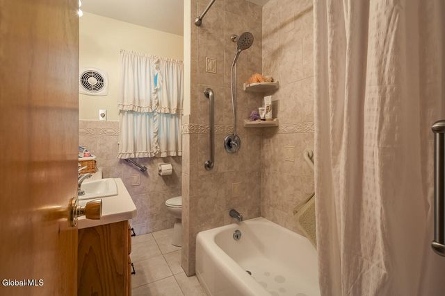 32 W 12th Avenue, Gloversville, NY 12078