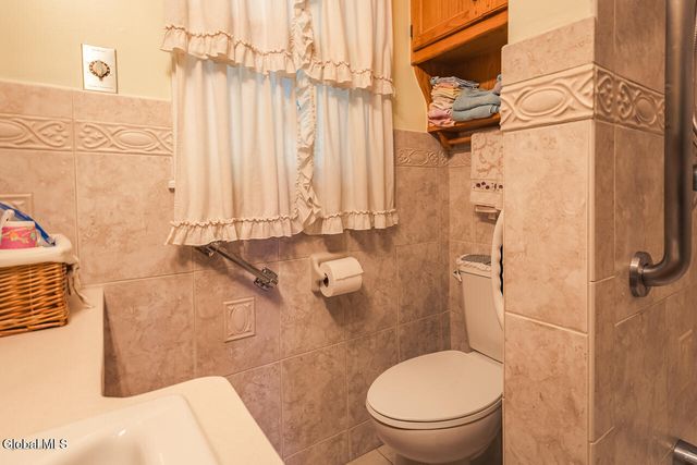 32 W 12th Avenue, Gloversville, NY 12078