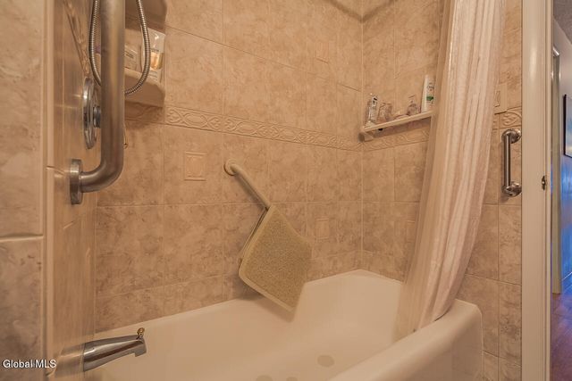 32 W 12th Avenue, Gloversville, NY 12078