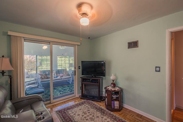 32 W 12th Avenue, Gloversville, NY 12078