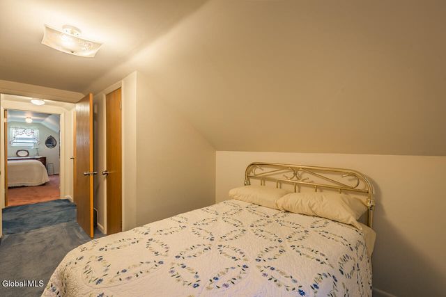 32 W 12th Avenue, Gloversville, NY 12078