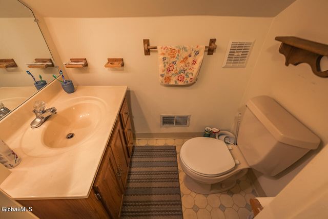 32 W 12th Avenue, Gloversville, NY 12078