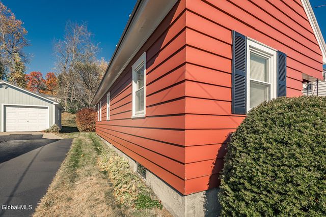 32 W 12th Avenue, Gloversville, NY 12078