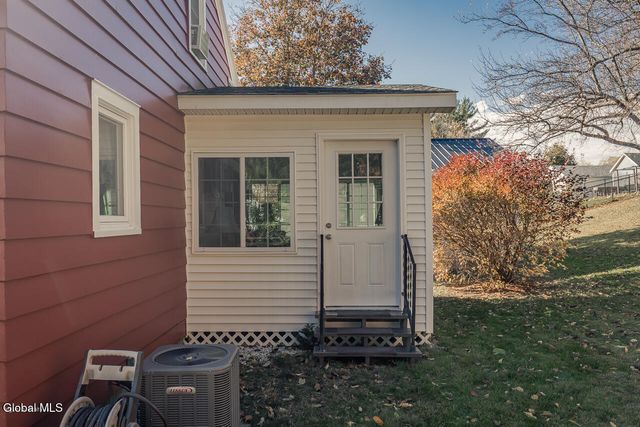 32 W 12th Avenue, Gloversville, NY 12078