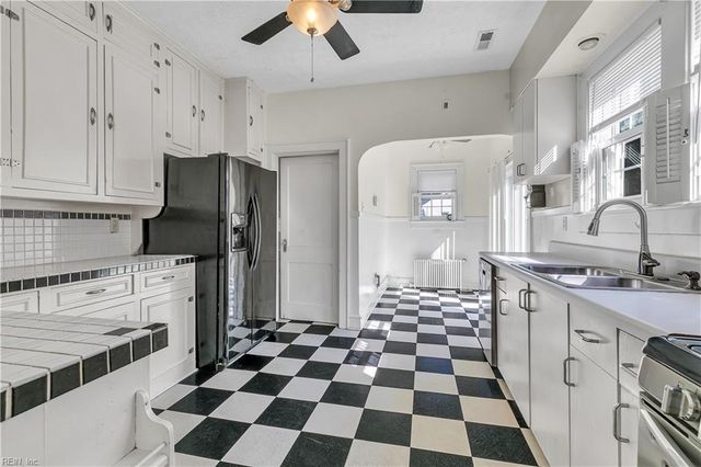 2309 Crescent DR, Hampton, VA 23661