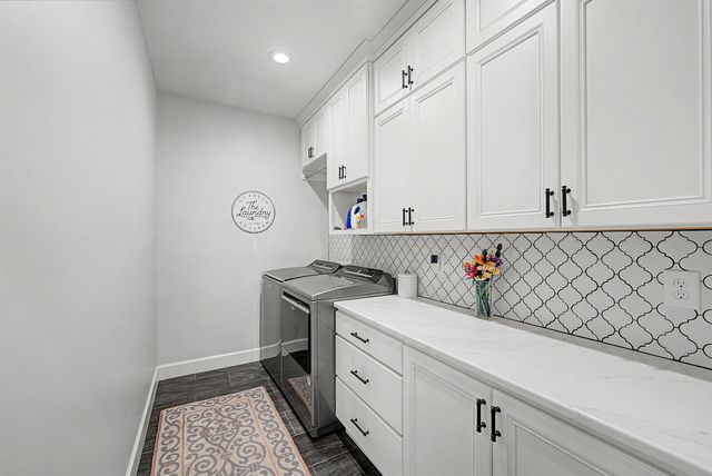 863 Eastridge Dr, Salina, KS 67401