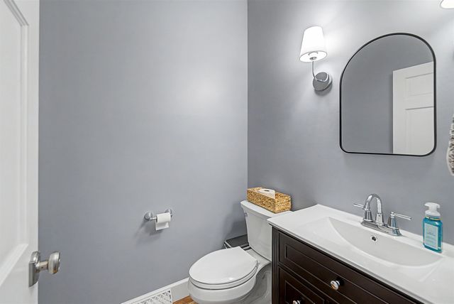 863 Eastridge Dr, Salina, KS 67401