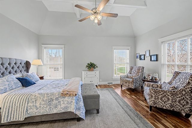 863 Eastridge Dr, Salina, KS 67401