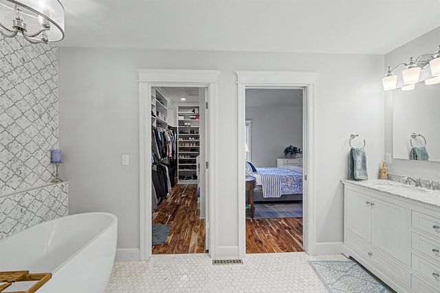 863 Eastridge Dr, Salina, KS 67401