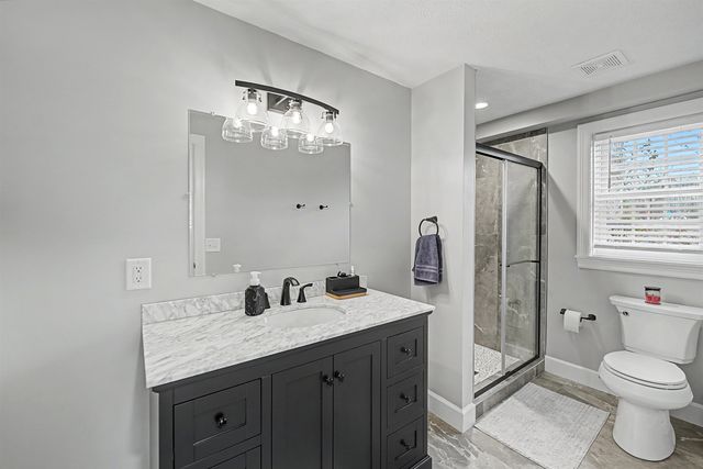 863 Eastridge Dr, Salina, KS 67401