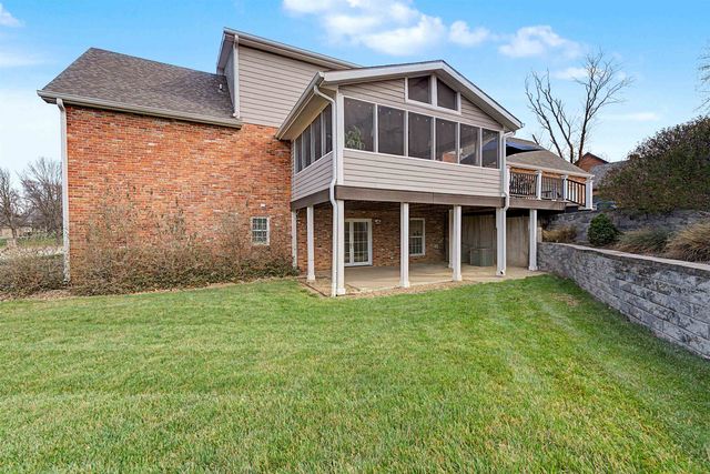 863 Eastridge Dr, Salina, KS 67401