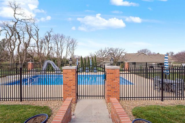 863 Eastridge Dr, Salina, KS 67401