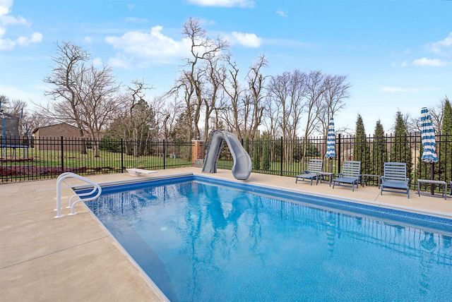 863 Eastridge Dr, Salina, KS 67401