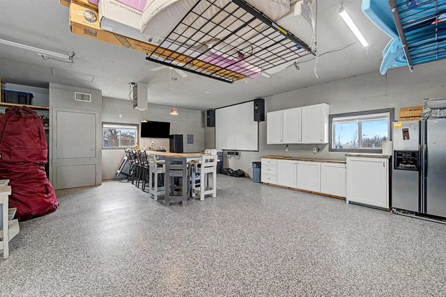 863 Eastridge Dr, Salina, KS 67401