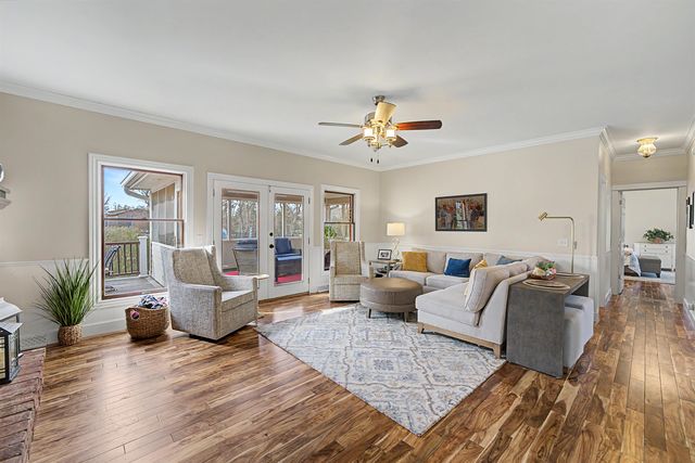 863 Eastridge Dr, Salina, KS 67401