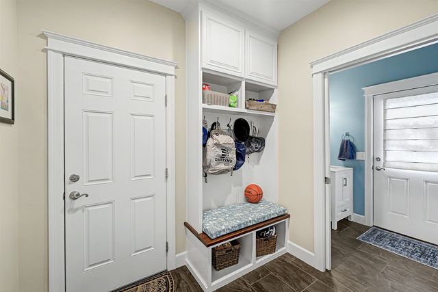 863 Eastridge Dr, Salina, KS 67401