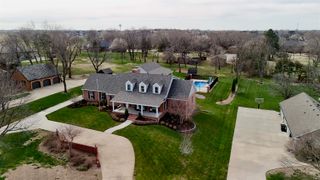 863 Eastridge Dr, Salina, KS 67401