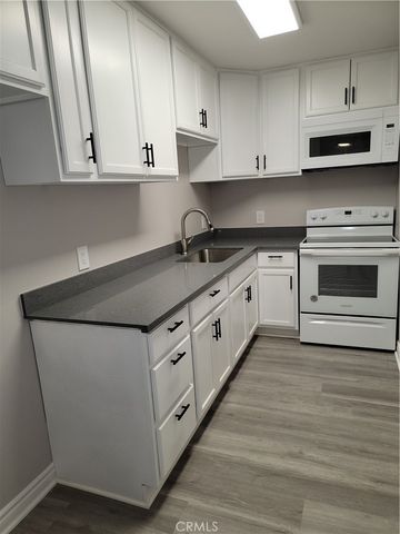 470 N Villa Court 107, Palm Springs, CA 92262