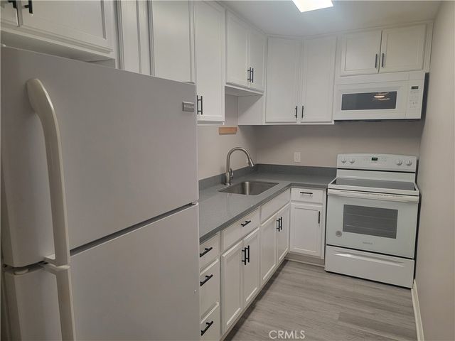 470 N Villa Court 107, Palm Springs, CA 92262