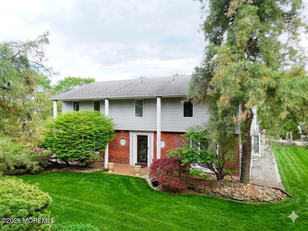 1 Flintlock Road, Freehold, NJ 07728