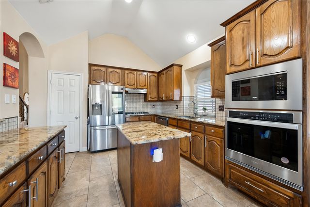 5400 Rolling Meadows Drive, Fort Worth, TX 76123