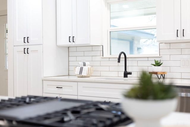 1806 Killarney DR, Leander, TX 78641