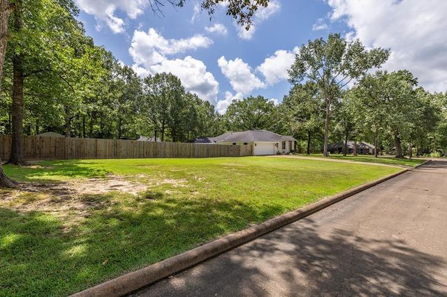 301 Southern Trace, Lufkin, TX 75901