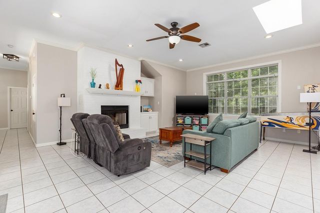 301 Southern Trace, Lufkin, TX 75901