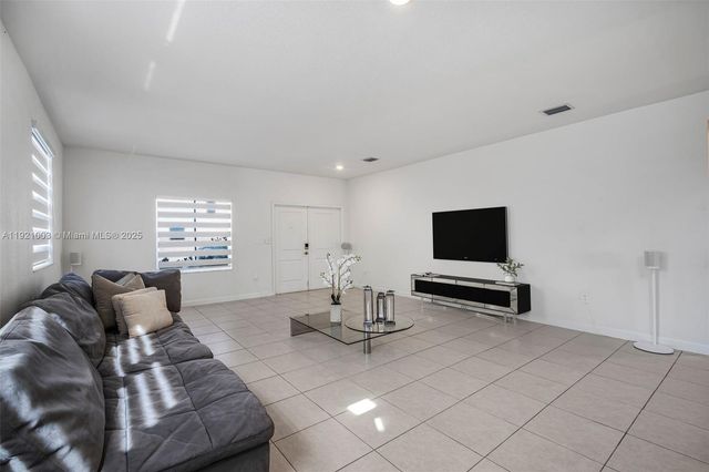 21189 SW 127th Ct, Miami, FL 33177