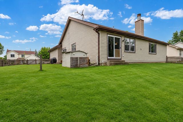 506 Old Country Way, Wauconda, IL 60084