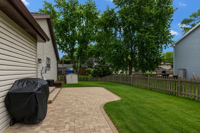 506 Old Country Way, Wauconda, IL 60084