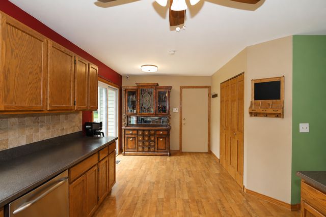 506 Old Country Way, Wauconda, IL 60084