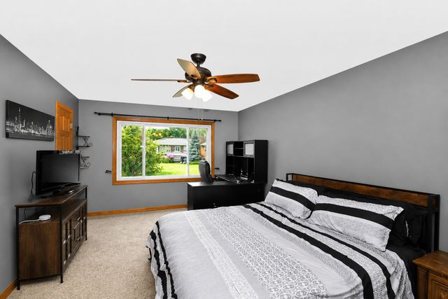 506 Old Country Way, Wauconda, IL 60084