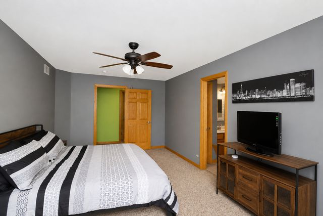 506 Old Country Way, Wauconda, IL 60084