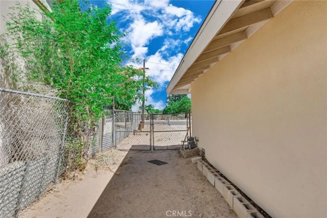 14347 Willow, Hesperia, CA 92345