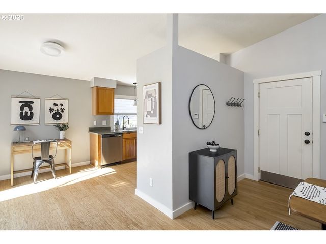 5110 Ne EMERSON Ct, Portland, OR 97218