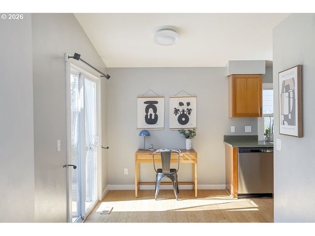 5110 Ne EMERSON Ct, Portland, OR 97218