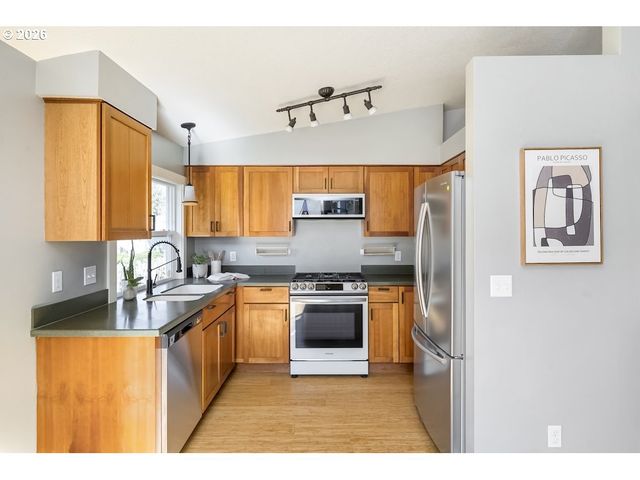 5110 Ne EMERSON Ct, Portland, OR 97218