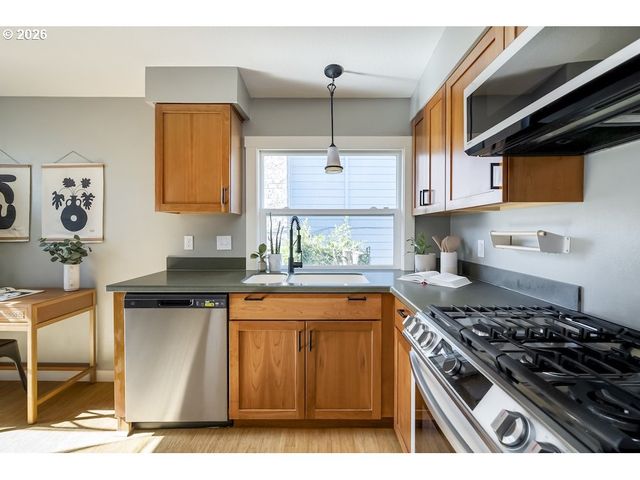 5110 Ne EMERSON Ct, Portland, OR 97218