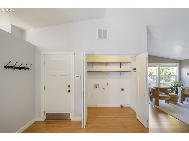 5110 Ne EMERSON Ct, Portland, OR 97218