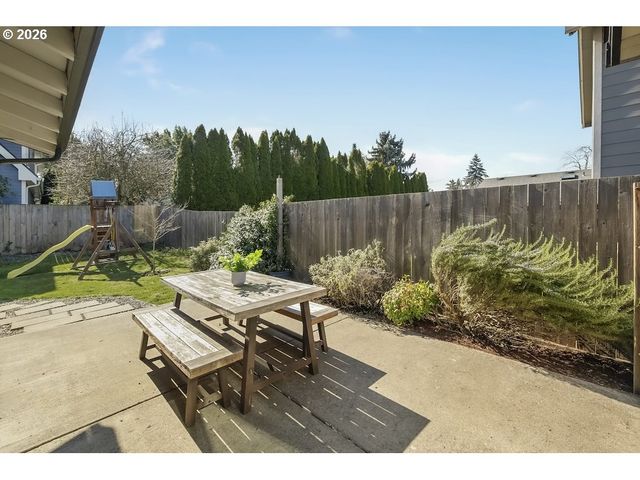 5110 Ne EMERSON Ct, Portland, OR 97218