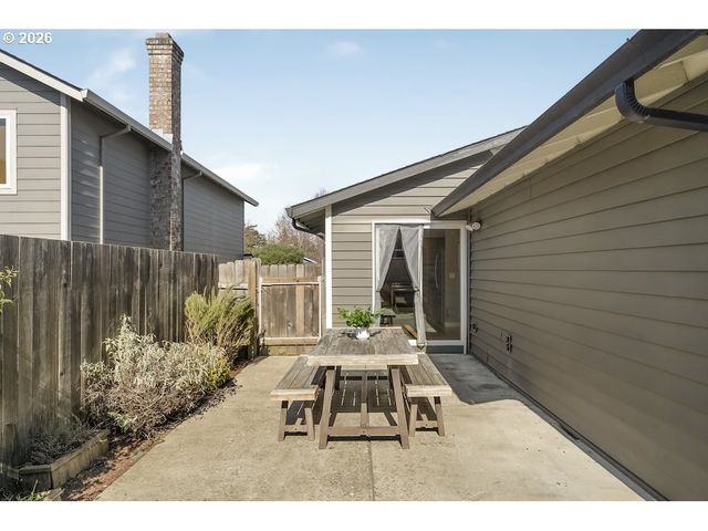 5110 Ne EMERSON Ct, Portland, OR 97218