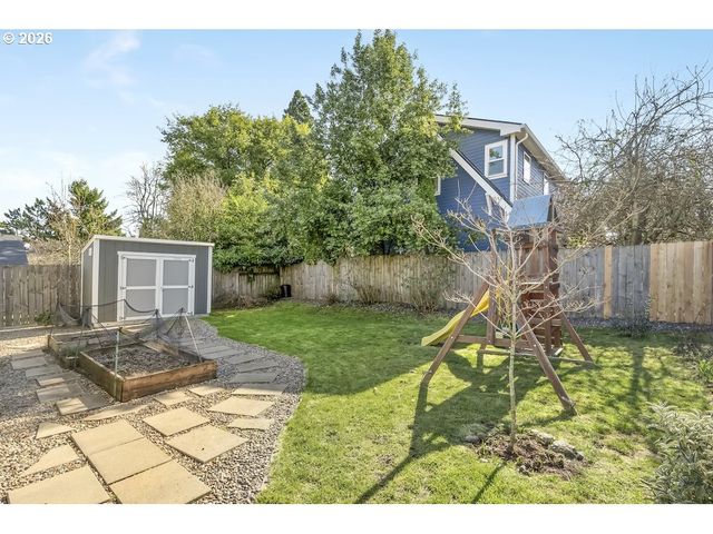 5110 Ne EMERSON Ct, Portland, OR 97218