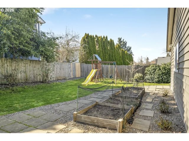 5110 Ne EMERSON Ct, Portland, OR 97218