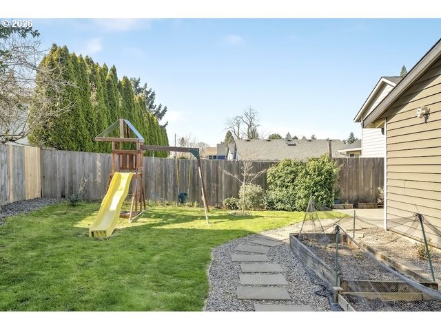 5110 Ne EMERSON Ct, Portland, OR 97218