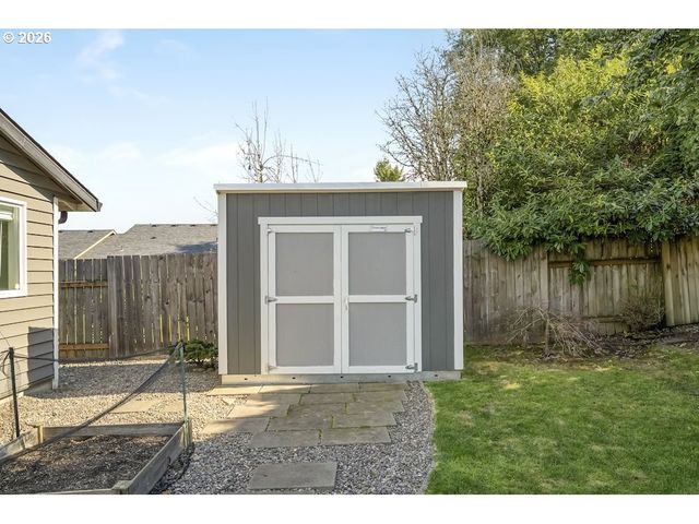 5110 Ne EMERSON Ct, Portland, OR 97218