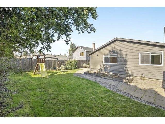 5110 Ne EMERSON Ct, Portland, OR 97218