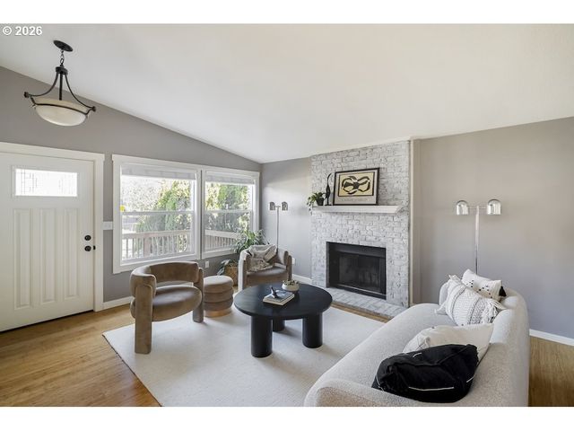 5110 Ne EMERSON Ct, Portland, OR 97218